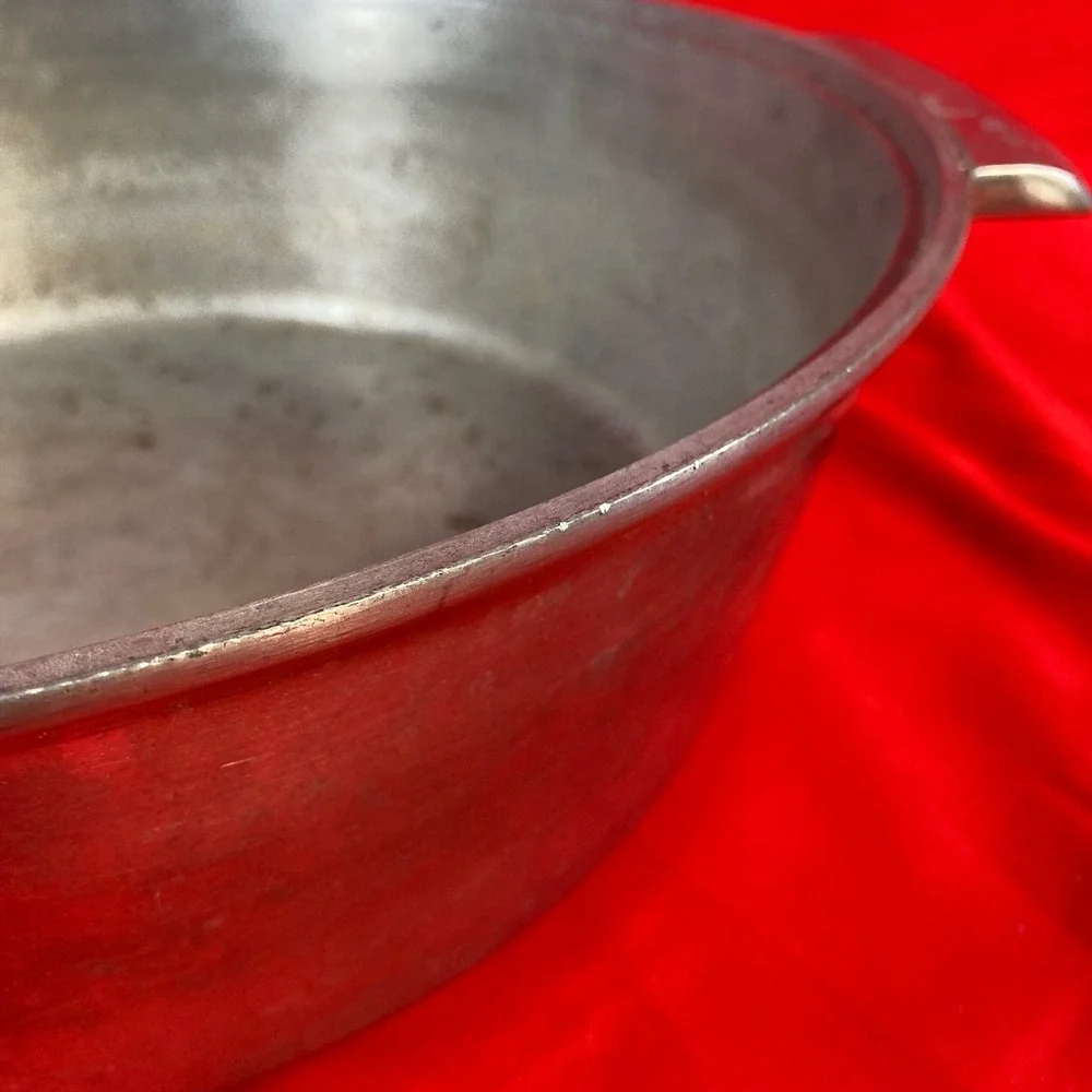 Dutch Oven 12in Silver / 5 Quart / Cast Aluminum Roaster w/ Lid